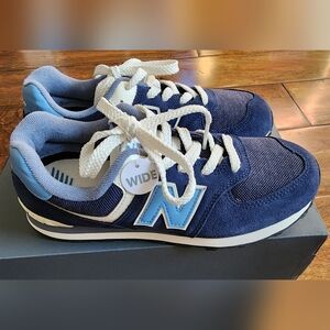 New Balance 574 Big Boys Sneakers- Size 6 Wide (NWB)